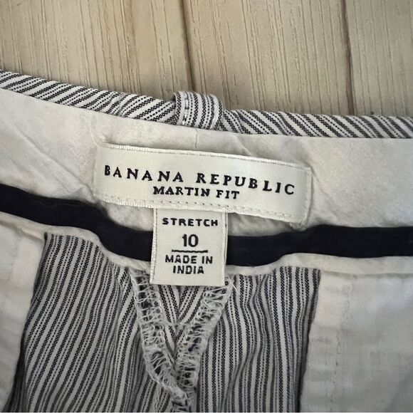Banana Republic black and white stripe Martin stretch shorts Size 10 - Picture 3 of 3